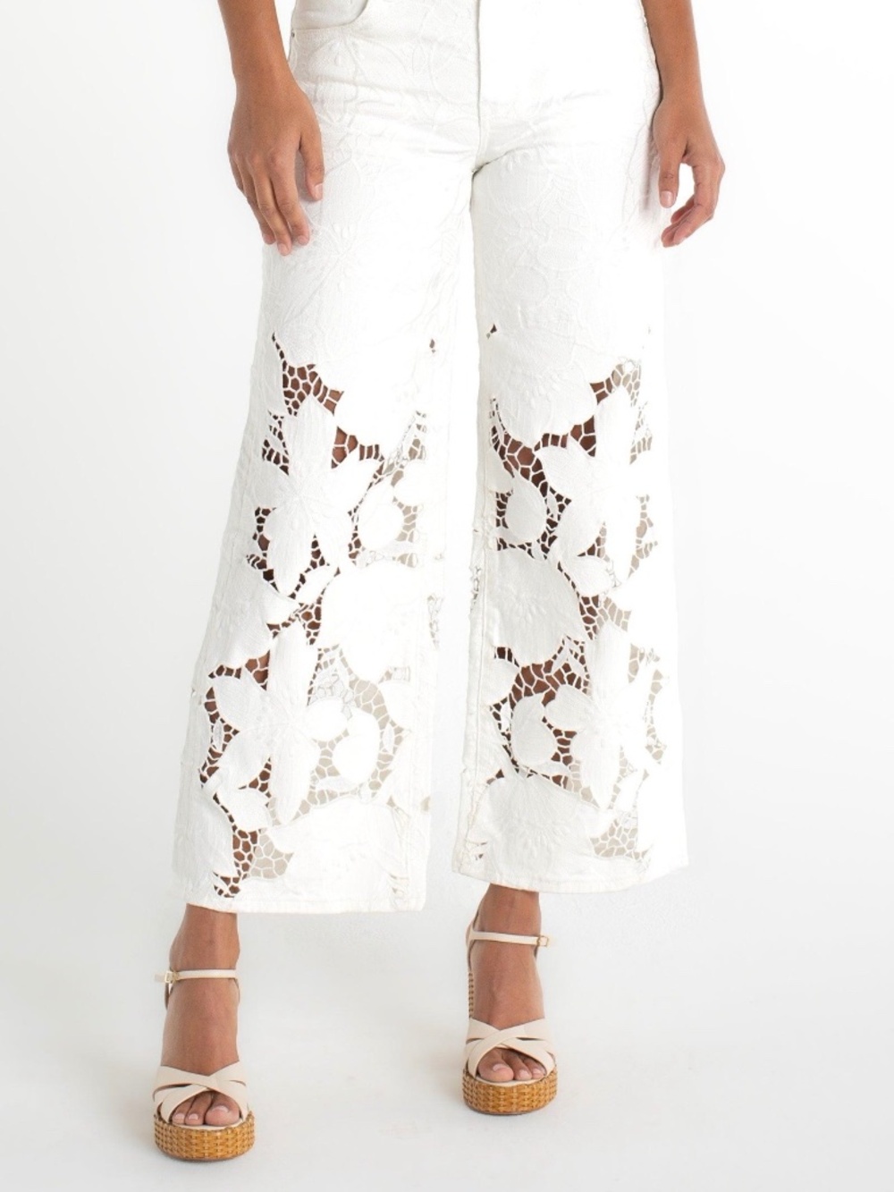 Liverpool Stride Floral Cutout Wide Leg Jeans White Size 12/31 NWOT